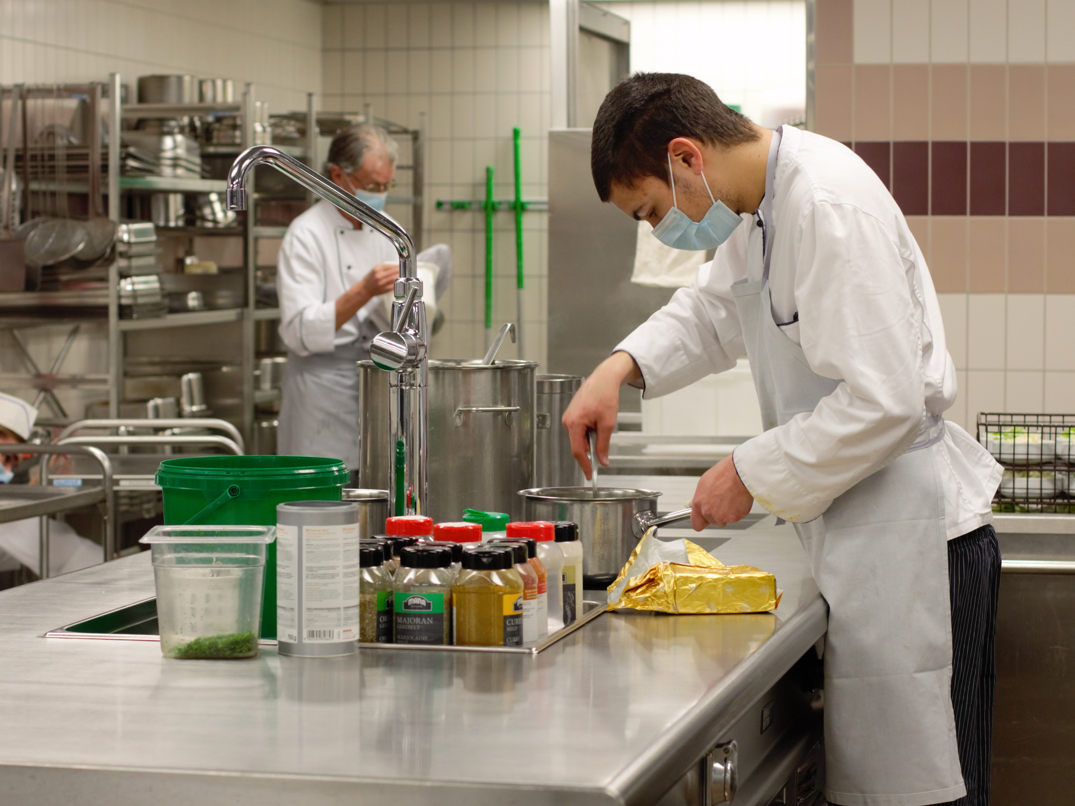 Eine von meinen Aufgaben sin Suppen Kochen