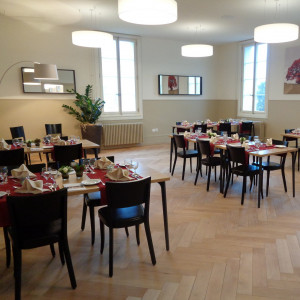 - Ich helfe im Restaurant